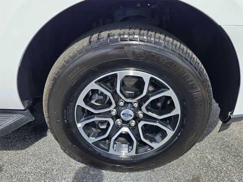 Used 2024 Ford Expedition Max XLT image 17