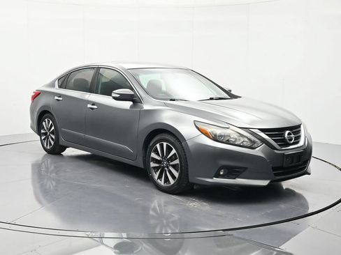 Used 2016 Nissan Altima 2.5 SL w/ 2.5 Technology w/LED Package FWD image 3