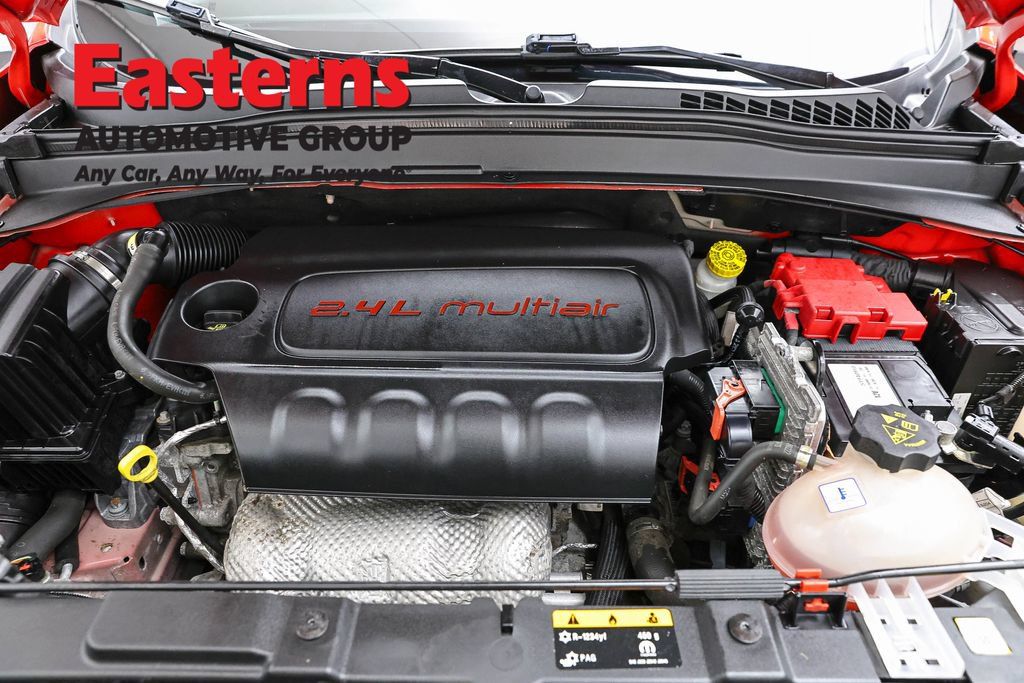 Used 2021 Jeep Renegade Latitude AWD/4WD image 9