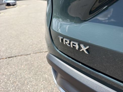 Used 2025 Chevrolet Trax LT w/ LT Convenience Package FWD image 14