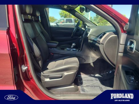 Used 2018 Jeep Grand Cherokee Altitude AWD/4WD image 19