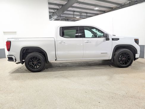 Used 2025 GMC Sierra 1500 Elevation image 2