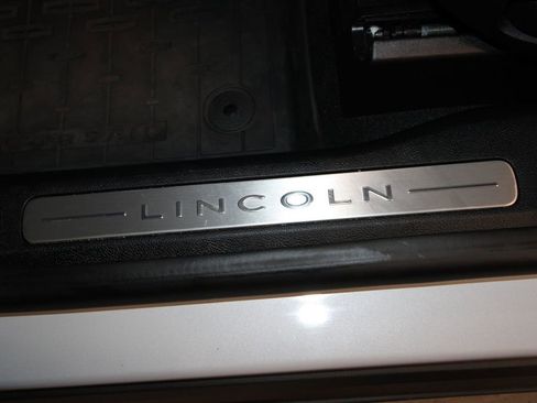 Used 2025 Lincoln Corsair AWD image 7