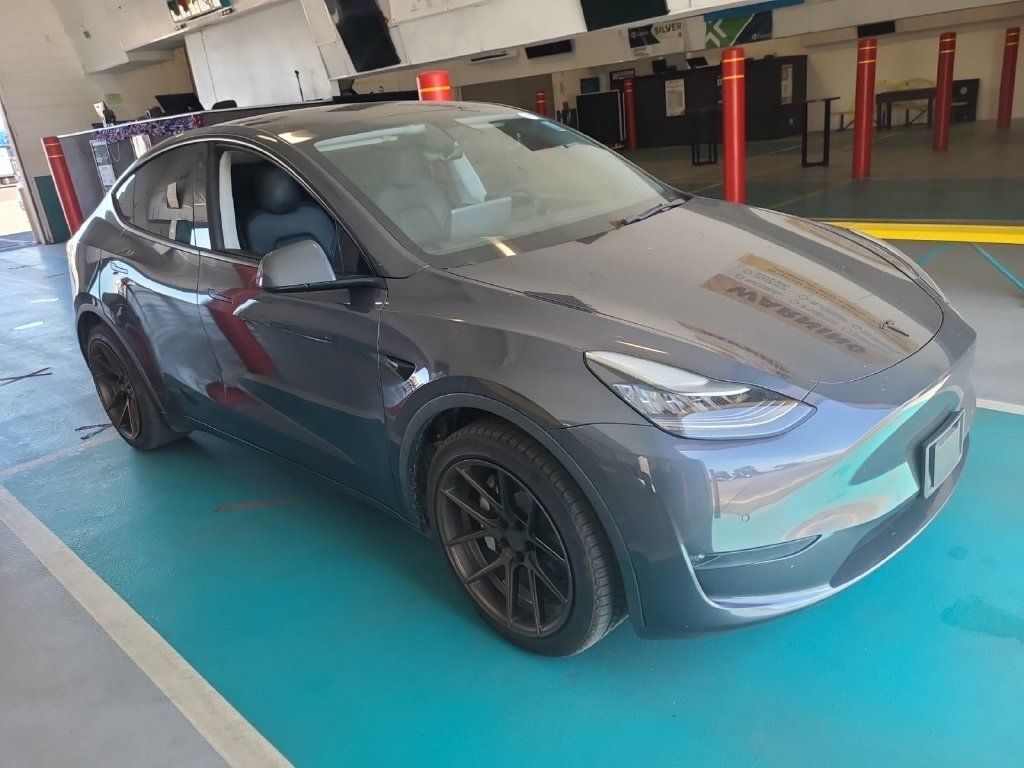 Used 2020 Tesla Model Y Long Range AWD/4WD image 1