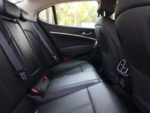 Used 2025 Genesis G70 2.5T RWD image 5