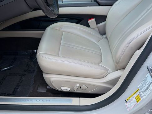 Used 2020 Lincoln MKZ FWD image 16