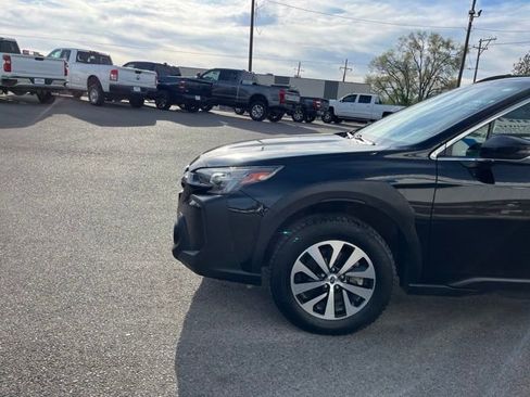 Used 2023 Subaru Outback Premium AWD/4WD image 5