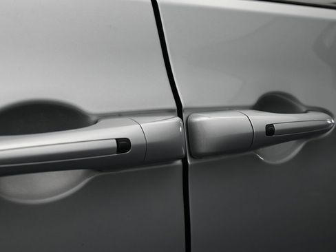 Used 2024 Chrysler Pacifica Select image 43