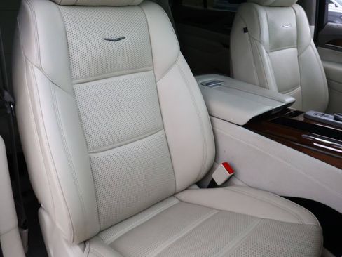 Used 2023 Cadillac Escalade Premium Luxury Platinum w/ LPO, Radiant Package AWD/4WD image 19
