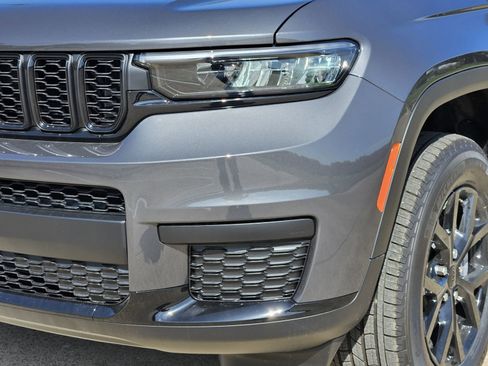 New 2025 Jeep Grand Cherokee L Altitude image 8