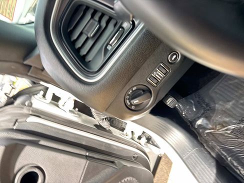 Used 2019 Dodge Challenger SXT image 27