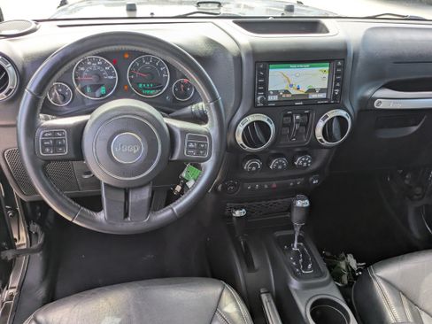 Used 2017 Jeep Wrangler Unlimited Sahara w/ Max Tow Package AWD/4WD image 14