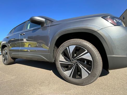 New 2025 Volkswagen Taos SE image 9