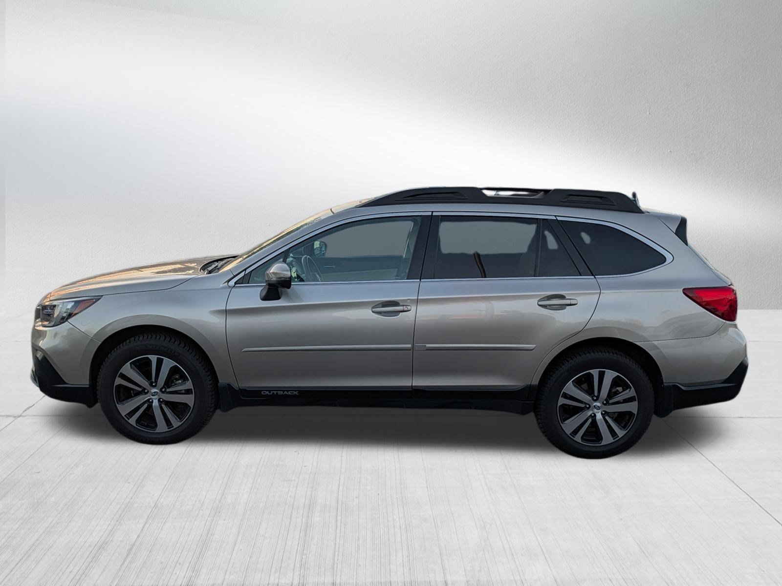 Used 2018 Subaru Outback 3.6R Limited AWD/4WD image 4