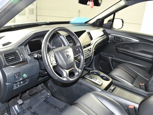 Certified 2023 Honda Passport TrailSport image 2