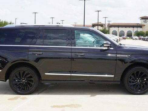Used 2020 Lincoln Navigator Reserve w/ Equipment Group 208A Reserve AWD/4WD image 3