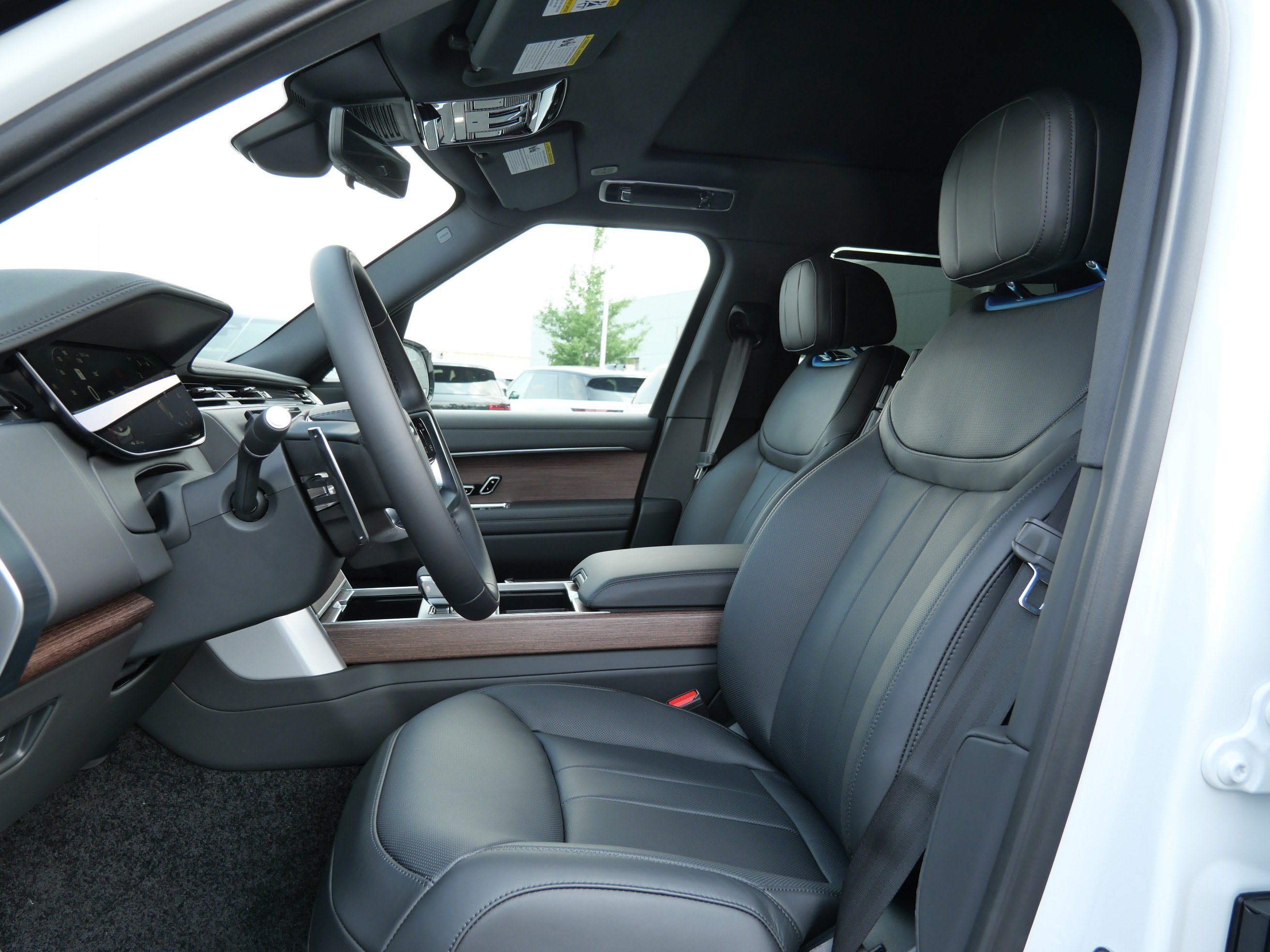 New 2026 Land Rover Range Rover SE AWD/4WD image 3