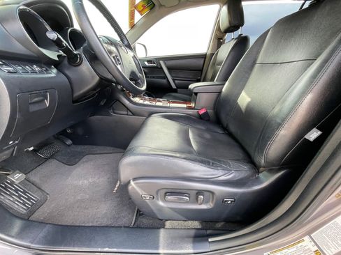 Used 2013 Toyota Highlander Limited w/ Protection Pkg AWD/4WD image 13