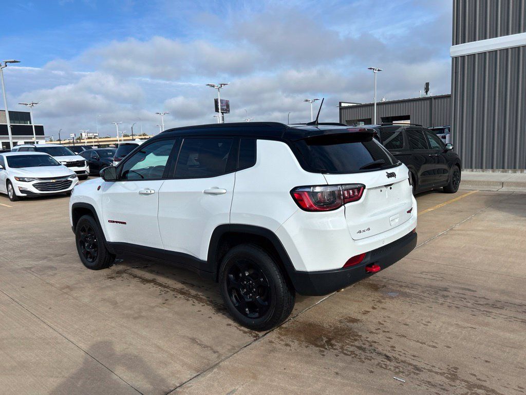 Used 2023 Jeep Compass Trailhawk AWD/4WD image 2