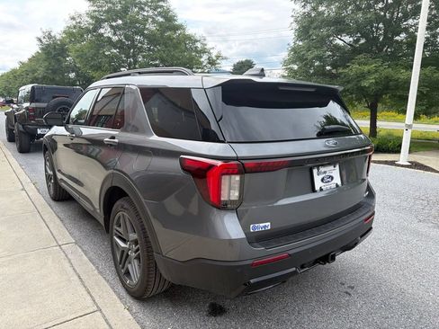 New 2026 Ford Explorer ST-Line w/ ST-Line Street Pack AWD/4WD image 5
