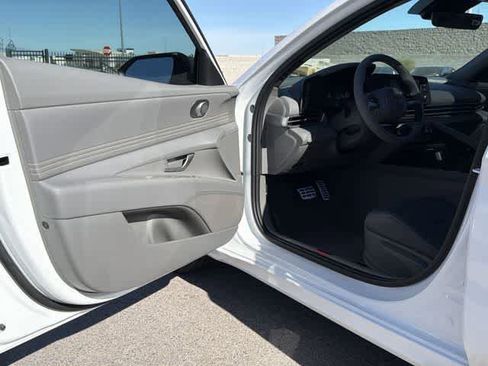 New 2026 Hyundai Elantra SEL Sport FWD image 10