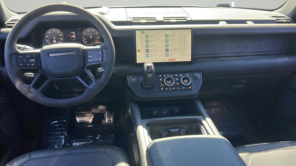 Used 2023 Land Rover Defender 110 V8 AWD/4WD image 15