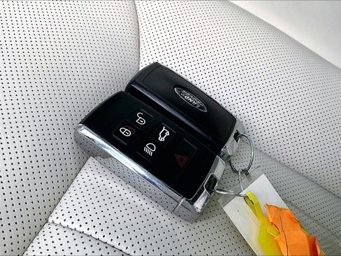 Certified 2023 Land Rover Range Rover SE image 33