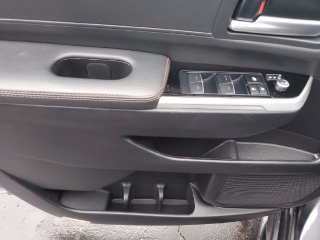 Used 2025 Toyota Sienna Limited AWD/4WD image 20