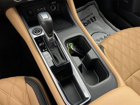 Used 2025 Nissan Sentra SV w/ SV Premium Package image 17