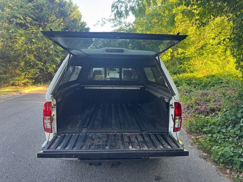 Used 2016 Nissan Frontier SV w/ SV Value Truck Package AWD/4WD image 4