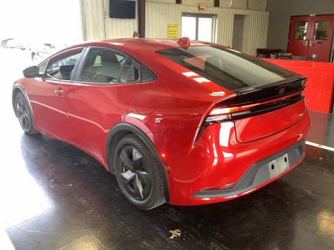 Used 2024 Toyota Prius LE image 4