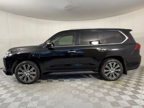 Used 2021 Lexus LX 570 4WD w/ Luxury Package image 3