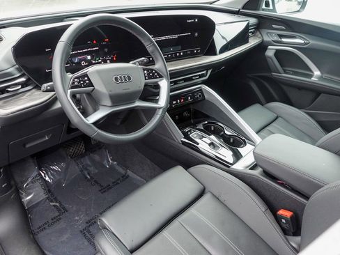 Used 2025 Audi Q5 Premium Plus w/ Premium Plus image 11