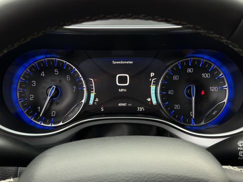 Used 2025 Chrysler Pacifica Limited FWD image 20