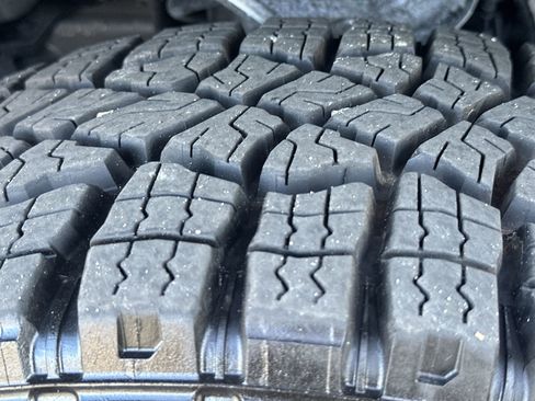 Used 2025 GMC Sierra 1500 AT4 image 12