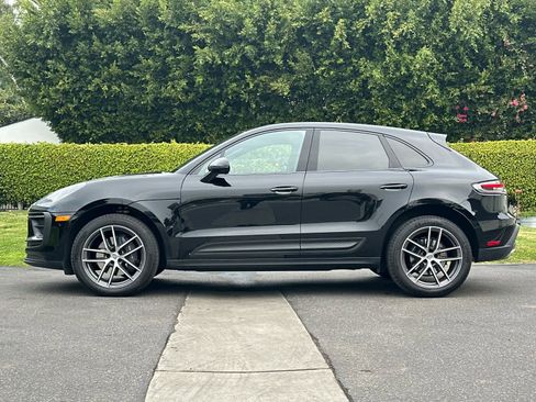 Used 2025 Porsche Macan image 2