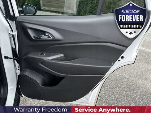Used 2024 Chevrolet Trax RS FWD image 32