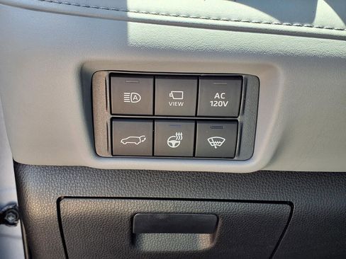 Certified 2021 Toyota Highlander Platinum FWD image 22