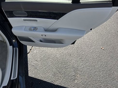 Used 2025 Genesis G90 3.5T image 16