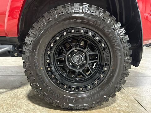 Used 2020 Toyota 4Runner SR5 AWD/4WD image 33