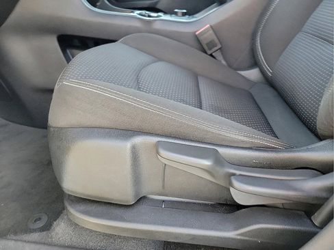 Used 2022 GMC Terrain SLE image 12