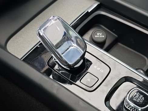 Used 2024 Volvo V60 B5 Cross Country Ultimate image 24