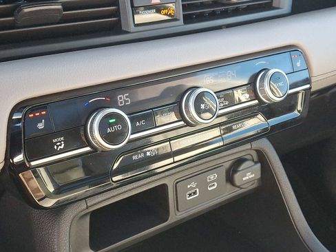 Used 2023 Honda Pilot Touring image 17