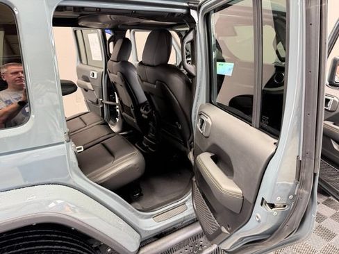 Used 2024 Jeep Wrangler Unlimited Sahara w/ Technology Group AWD/4WD image 26