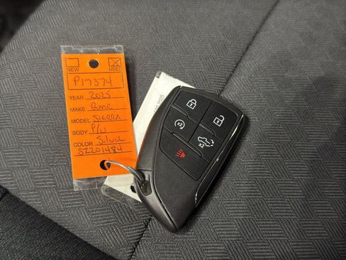 Used 2025 GMC Sierra 1500 Elevation image 40