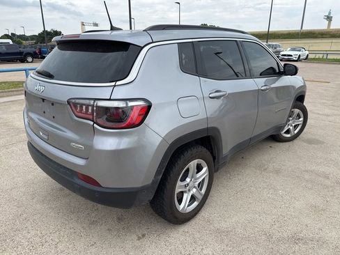Used 2023 Jeep Compass Latitude w/ Convenience Group AWD/4WD image 10