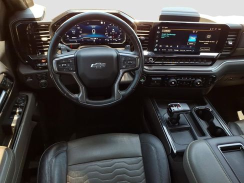 Used 2022 Chevrolet Silverado 1500 ZR2 w/ Technology Package AWD/4WD image 9