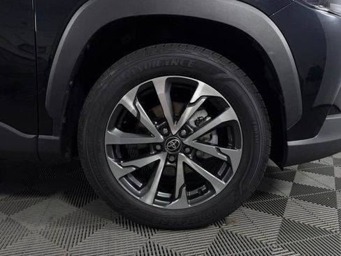 Used 2023 Toyota Corolla Cross XLE image 11