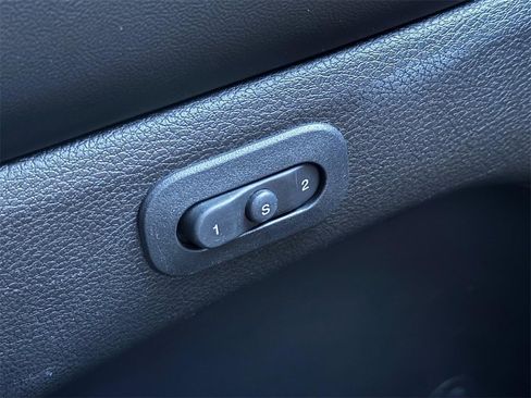 Used 2018 Jeep Grand Cherokee Limited image 21