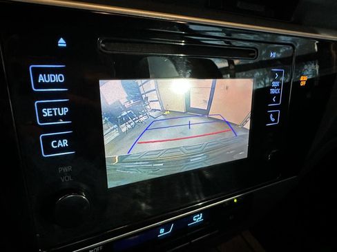 Used 2017 Toyota Corolla SE w/ Carpet Mat Package (TMS) FWD image 14